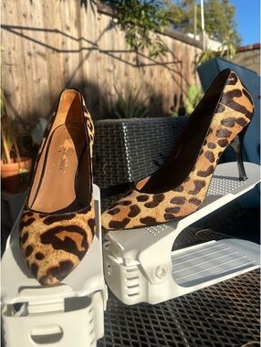 Leopard print pointed toe heels